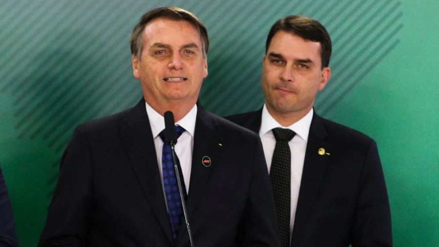 jair-e-flavio-bolsonaro-e1721091421430