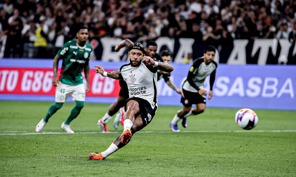 Memphis durante pênalti desperdiçado no clássico contra o Palmeiras